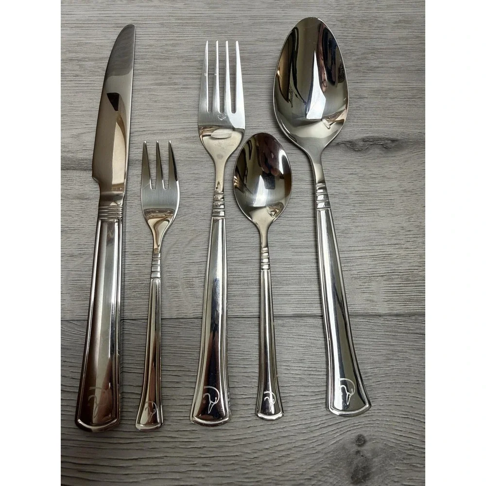 DUCKS UNLIMITED 70 PIECE UNUSED FLATWARE SET Service For 12